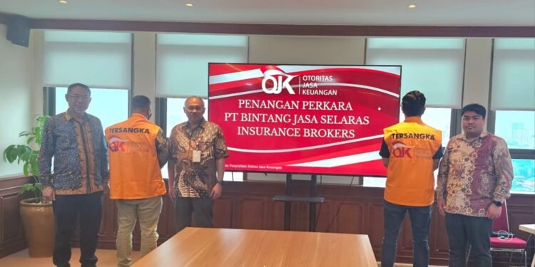 OJK Serahkan Tersangka Kasus Penggelapan Premi Asuransi PT Bintang Jasa Selaras ke Kejaksaan