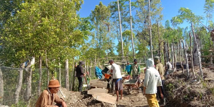 Manfaatkan Anggaran Dana Desa, Pemdes Suka Banjar Perkuat Infrastruktur Jalan