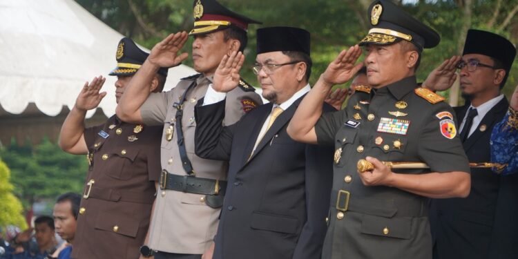 Danrem 042/Gapu Hadiri Upacara HUT Ke-54 Korpri di Lapangan Kantor Gubernur Jambi