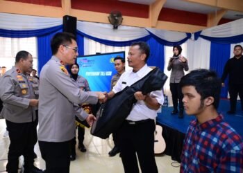 Hari Disabilitas Internasional, Polda Jambi Serahkan Hibah Alat Musik untuk Siswa SLB