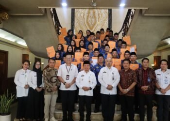 Serahkan 38 SK PPPK Paruh Waktu, Gubernur Al Haris: Niatkan Kita Ingin Kerja dengan Baik