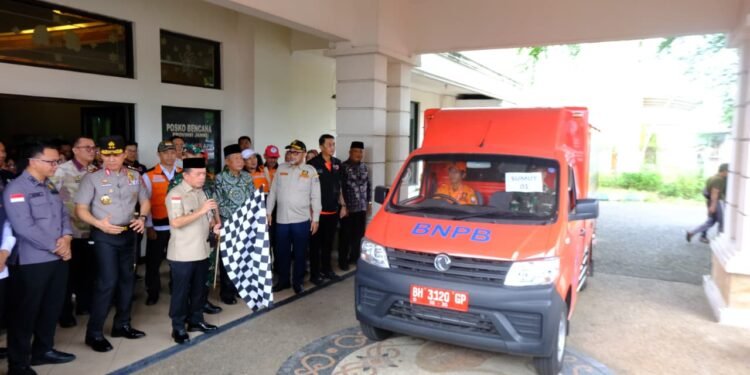 Gubernur Al Haris Lepas Bantuan Kemanusiaan Rp4,5 Miliar untuk Korban Bencana di Aceh, Sumut dan Sumbar