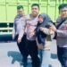 Kapolsek Jaluko Sigap Bantu Korban Kecelakaan di Pos Nataru Mendalo Darat