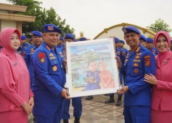 Kenal Pamit Dirpolairud Polda Jambi, Agus Tri Waluyo Serahkan Tugas kepada Dhovan Oktavianton