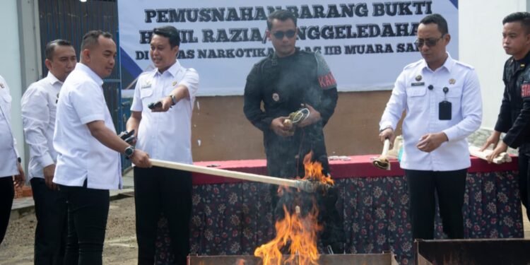 Lapas Narkotika Muara Sabak Musnahkan Barang Terlarang Hasil Razia