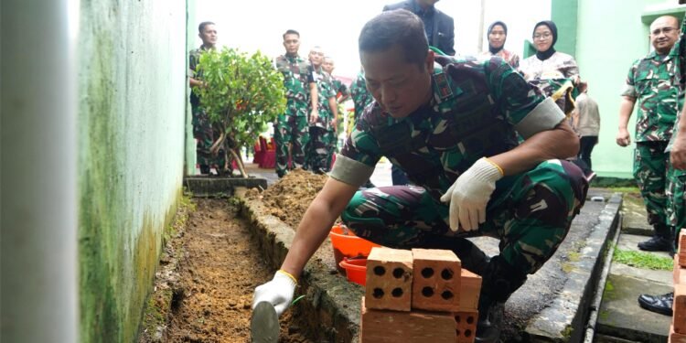 Danrem Letakkan Batu Pertama Rehab Perluasan Masjid At Taqwa Korem 042/Gapu