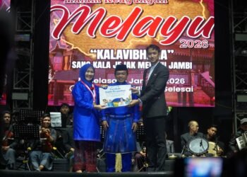 Dari Pantun untuk Jambi, Gerakan Hesti Haris Raih Rekor MURI