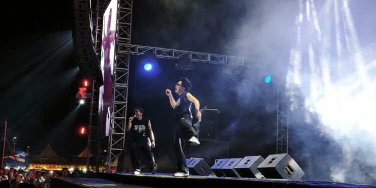 Malam Puncak ‘Jambi Mantap Fest 2026’, Jono & Joni Sukses Hibur Ribuan Warga Jambi